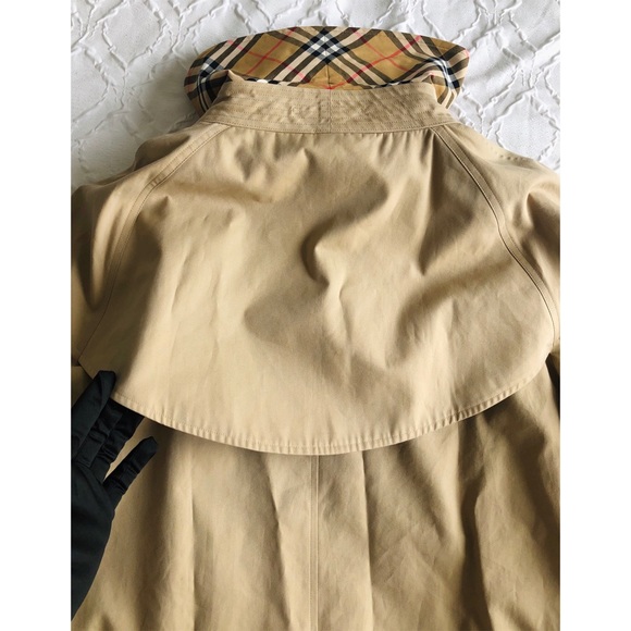 Burberry - Exaggerated Collar Trench Coat in Honey - Picture 10 of 15